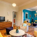 Hébergement de vacances Superbe Maison Familiale Avec Jardin Au Coeur De *