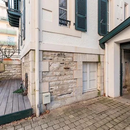 Hébergement de vacances Superbe Maison Familiale Avec Jardin Au Coeur De *