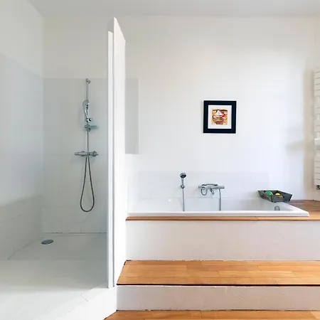 Hébergement de vacances Superbe Maison Familiale Avec Jardin Au Coeur De *