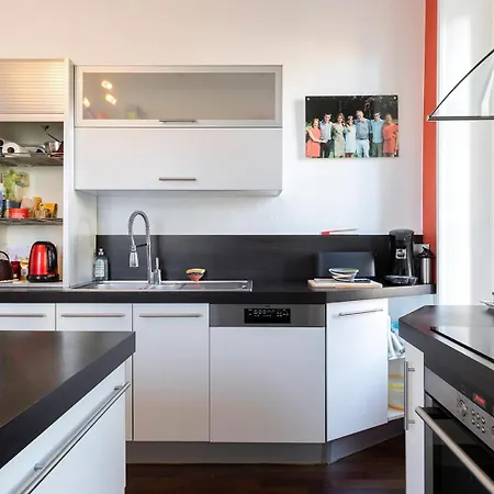 Hébergement de vacances Superbe Maison Familiale Avec Jardin Au Coeur De *