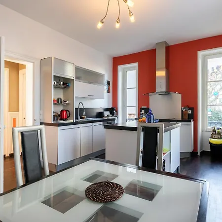 Hébergement de vacances Superbe Maison Familiale Avec Jardin Au Coeur De