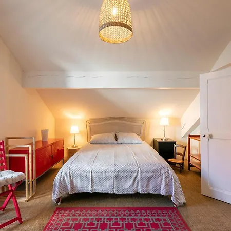 Hébergement de vacances Superbe Maison Familiale Avec Jardin Au Coeur De *