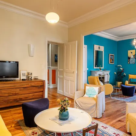 Hébergement de vacances Superbe Maison Familiale Avec Jardin Au Coeur De *