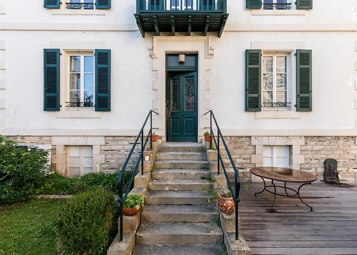 Superbe Maison Familiale Avec Jardin Au Coeur De *